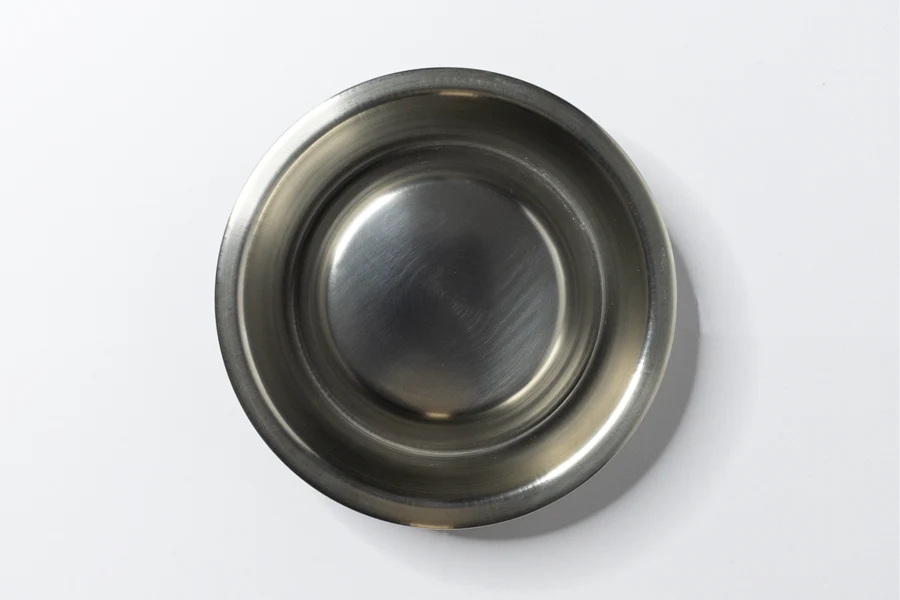 Die Klebereste und das Öl abwischen.