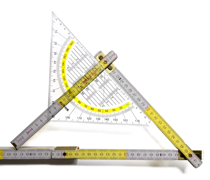 Der entsprechende Winkel wird mit Hilfe der Angaben auf dem Meterstab eingestellt.
