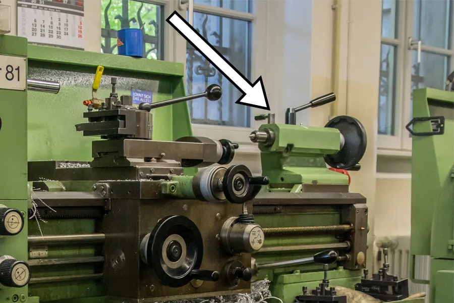 Ein Reitstock zum zusätzlichen Abstützen von langen Drehteilen.